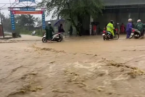 Đắk Lắk: 1 xã cấp tốc di dời dân, cho học sinh nghỉ học vì mưa lũ