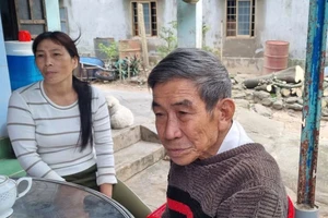 Cha mẹ lập bàn thờ vọng sau 7 ngày đêm thức trắng tìm con trên biển