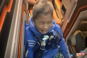 Thực hư vụ cụ bà khóc trên xe khách vì bị con gái bỏ rơi