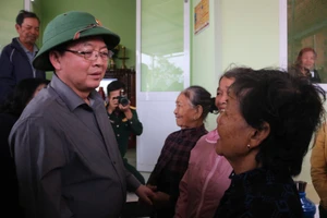 Phó thủ tướng Hồ Quốc Dũng kiểm tra Chiến dịch Quang Trung ở Đắk Lắk