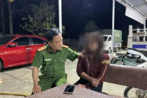 Công an cứu sống 1 phụ nữ nhảy sông tự tử