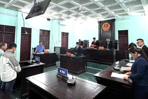 Say thuốc lào, nhờ người khác chở về thì gây tai nạn, cả hai lãnh án