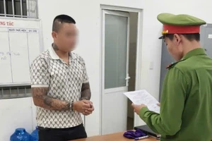 Tạm giữ thanh niên đưa bạn gái nhí vào nhà nghỉ 