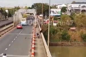 Nam thanh niên nhảy xuống sông tự tử rồi kêu cứu