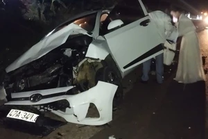 Xe tải tông liên hoàn vào 3 ô tô làm 1 người đứng bên đường tử vong