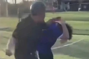 Công an xác minh vụ nam sinh bị bạn đánh túi bụi trên sân bóng đá