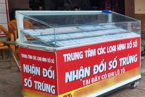 Người bán vé số nghèo khổ mất tiền vì đại lý in nhầm kết quả trúng thưởng