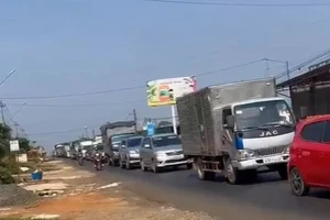 Đắk Lắk: 4 ô tô tông nhau liên hoàn, đoàn xe xếp hàng dài trên quốc lộ 26