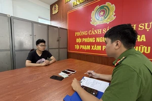 Nam thanh niên sống cùng người yêu hơn mình 15 tuổi rồi trộm 5 cây vàng