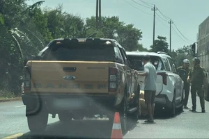 Chưa đầy 1 km trên quốc lộ 26 xảy ra 3 vụ tai nạn, làm hỏng 12 ô tô