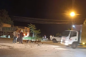 Xe ben va chạm xe máy, 2 người tử vong