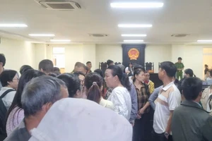 Nhiều bị hại vượt hàng chục cây số đến toà nhưng phiên xử cựu giám đốc Bệnh viện vùng Tây Nguyên bị hoãn