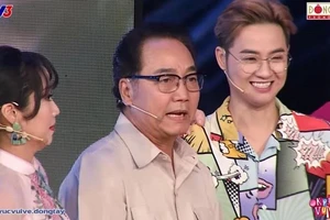 Bây giờ muốn hát, ca sĩ Siu Black phải đứng gần micro hơn