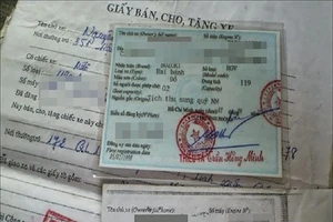 Mua xe chỉ viết giấy tay, làm thủ tục sang tên ra sao?