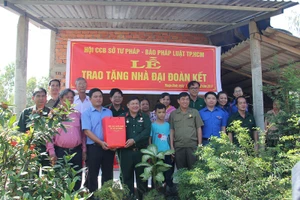 '4 mẹ con tôi không cần lo cảnh dột mưa nữa'