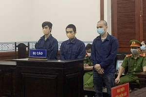 Chém người tử vong vì bạn gái bị trêu ghẹo trong quán nhậu