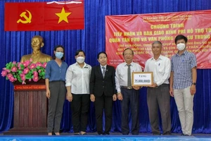 TAND quận Tân Phú hỗ trợ người dân gặp khó khăn