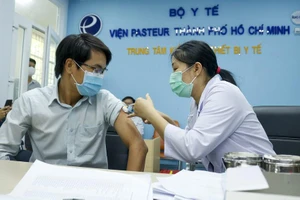 TP.HCM không thiếu vaccine cho người dân