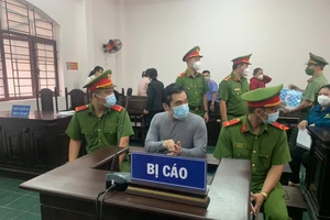 Nghị án kéo dài vụ tài xế xe Mercedes tông nữ tiếp viên hàng không 