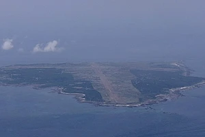Nhật chi 150 triệu USD mua đảo cho Mỹ làm "sân bay"