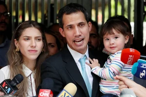 Tổng thống tự xưng của Venezuela tố bị chính quyền đe dọa