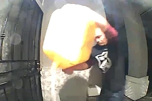 Một người gốc Việt bị bắt vì đốt nhà hàng xóm để… đuổi ma