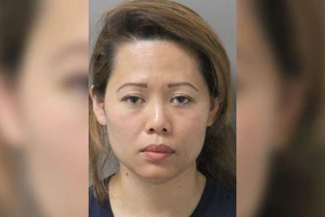 Dùng súng nhựa 'trị' chồng lừa dối, phụ nữ gốc Việt xộ khám