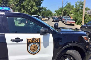 Mỹ: Một phụ nữ gốc Việt tử vong sau khi rơi khỏi xe đang chạy 