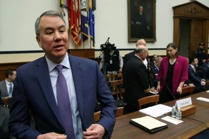 Ông Trump yêu cầu thứ trưởng Quốc phòng từ chức vì vụ Ukraine