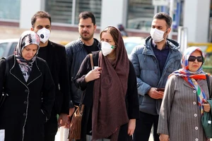 Iran đẩy mạnh sản xuất khẩu trang đối phó COVID-19