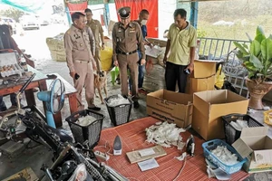 Thái Lan triệt phá cơ sở tái chế khẩu trang giữa lúc thiếu hụt