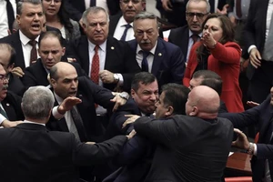 Nghị sĩ Thổ Nhĩ Kỳ 'choảng' nhau liên quan chiến sự Idlib