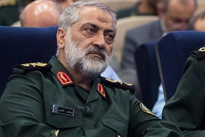 Tehran phản ứng gì với lệnh 'bắn, phá' tàu Iran của ông Trump?