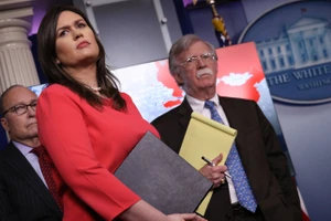 Đến lượt cựu Thư ký Báo chí Nhà Trắng ra sách tố ông Bolton