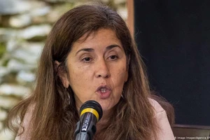 Quan chức Caracas bị cấm vận, ông Maduro trục xuất đại sứ EU 