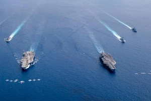 Diễn tập ở Biển Đông, thủy thủ Mỹ làm gì để ngừa COVID-19? 