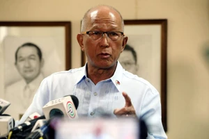 Biển Đông:Philippines chọn cân bằng quan hệ với Mỹ, Trung Quốc