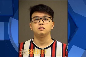 Mỹ bắt 'Peeping Tom' gốc Việt quay lén 50 đồng nghiệp nam 