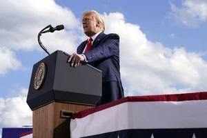 Ông Trump tuyên bố sẽ 'nói chuyện với Nga' về Belarus