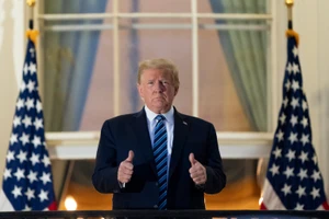 Bắt đầu rao bán đồng xu kỷ niệm ông Trump 'đánh bại COVID-19'