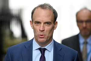 Ngoại trưởng Anh nói về Olympic Bắc Kinh và vấn đề Tân Cương