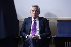 Cố vấn ông Trump xin lỗi việc trả lời phỏng vấn đài Nga