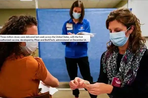 Mỹ huy động sinh viên y khoa, lính cứu hỏa tiêm ngừa COVID-19