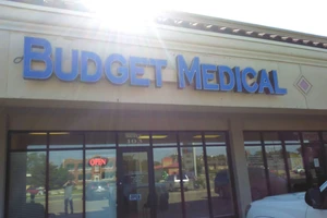 Mỹ: Bác sĩ gốc Việt trả 325.000 USD dàn xếp vụ ký sẵn đơn thuốc