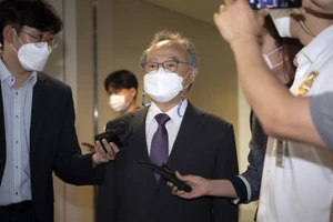 Tấn công tình dục 2 nữ nhân viên, cựu thị trưởng Busan lãnh 3 năm tù