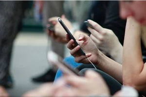 Bộ Quốc phòng Lithuania khuyến cáo người dân bỏ điện thoại Trung Quốc