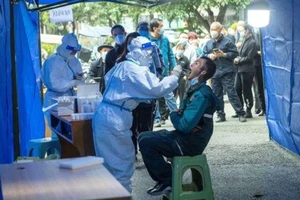 Thành Đô xét nghiệm COVID-19 hàng loạt ở khu giải trí lớn gấp 4 lần Vatican