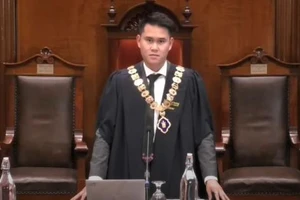 Một người gốc Việt trở thành thị trưởng ở Úc khi mới 22 tuổi