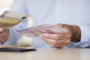 ‘Ôi đàn bà là chục ngàn đô...'