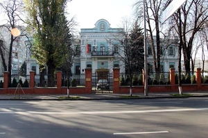 Trung Quốc khuyên công dân ở Ukraine tránh nơi ‘bất ổn’, trữ thức ăn, nước uống